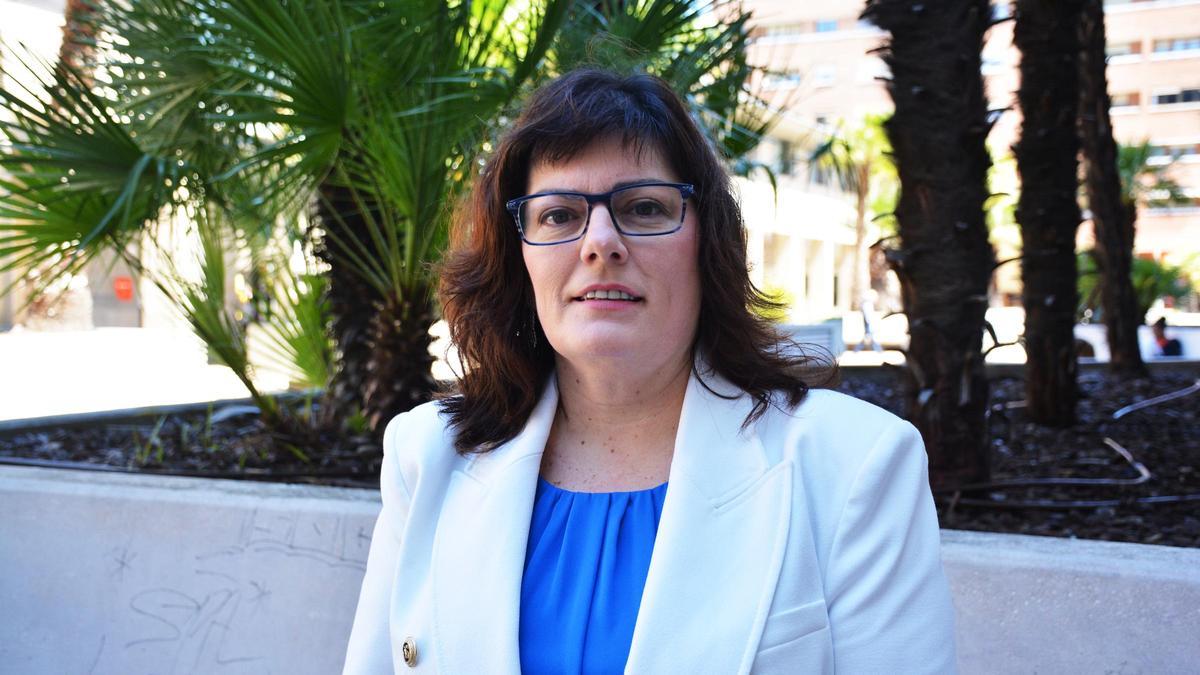 La eurodiputada socialista Isabel García, este jueves en las inmediaciones de EL PERIÓDICO.