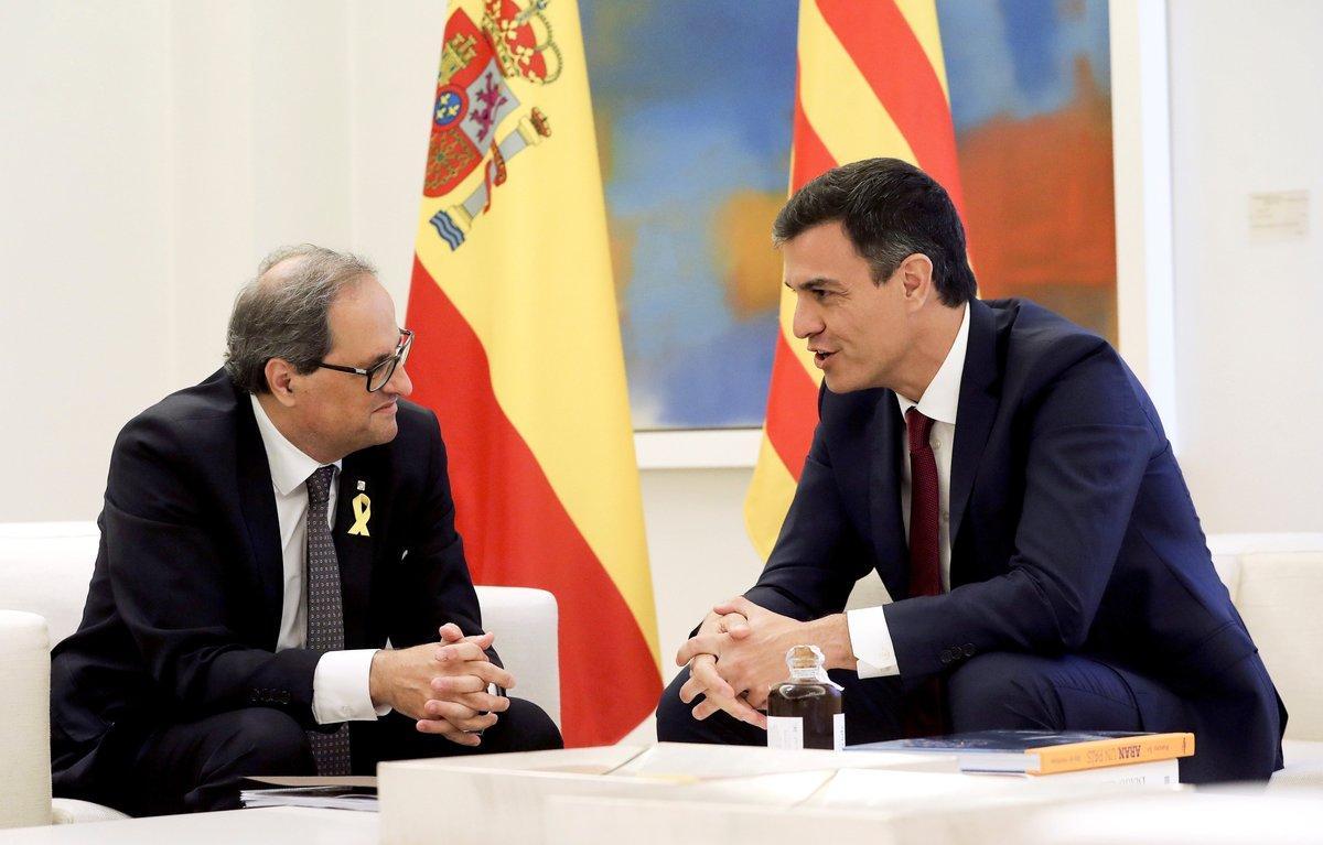 GRAF6450. MADRID (ESPAÑA), 09/07/2018.- El presidente del gobierno Pedro Sánchez y el president de la Generalitat Quim Torra, durante la reunión que ambos mantienen en el Palacio de La Moncloa en Madrid.- EFE/Ballesteros