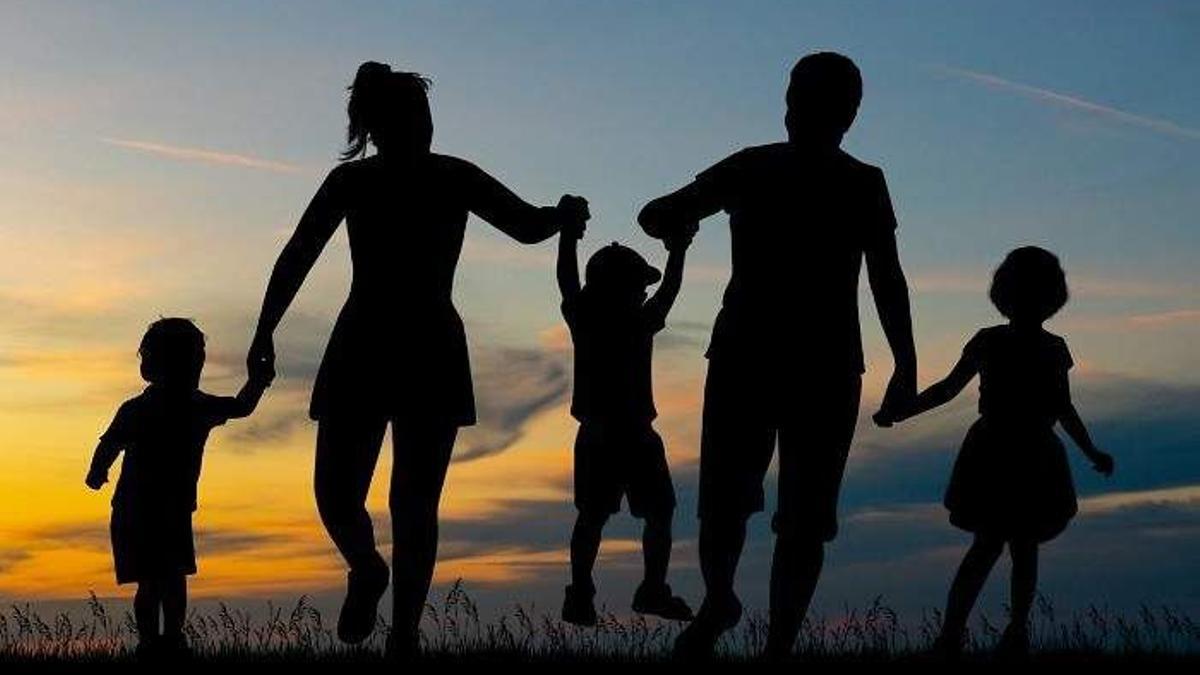 Una familia numerosa con tres hijos