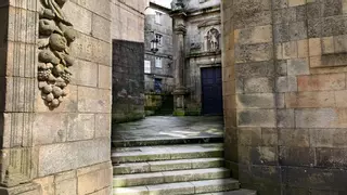 Lo último del casco histórico de Santiago que se ha vuelto viral: "Unhas grandes, outras pequenas, pero todas ben bonitas"