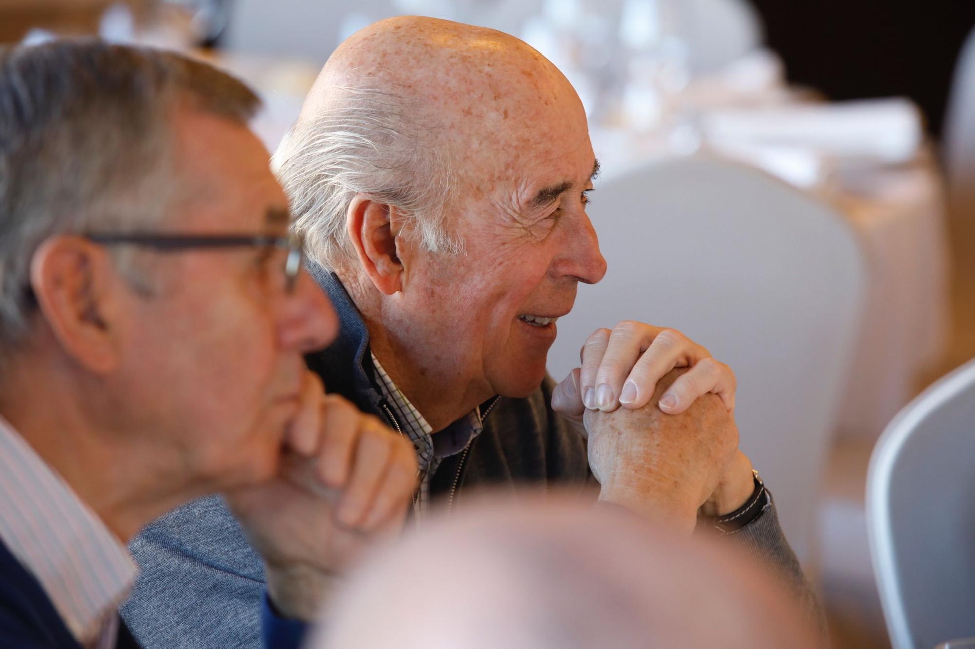 EN IMÁGENES: Abelardo recibe la insignia de oro de los veteranos del Sporting