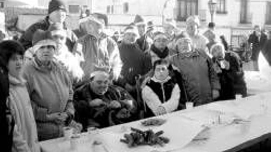 Alumnos de Aprosuba desayunan en la plaza