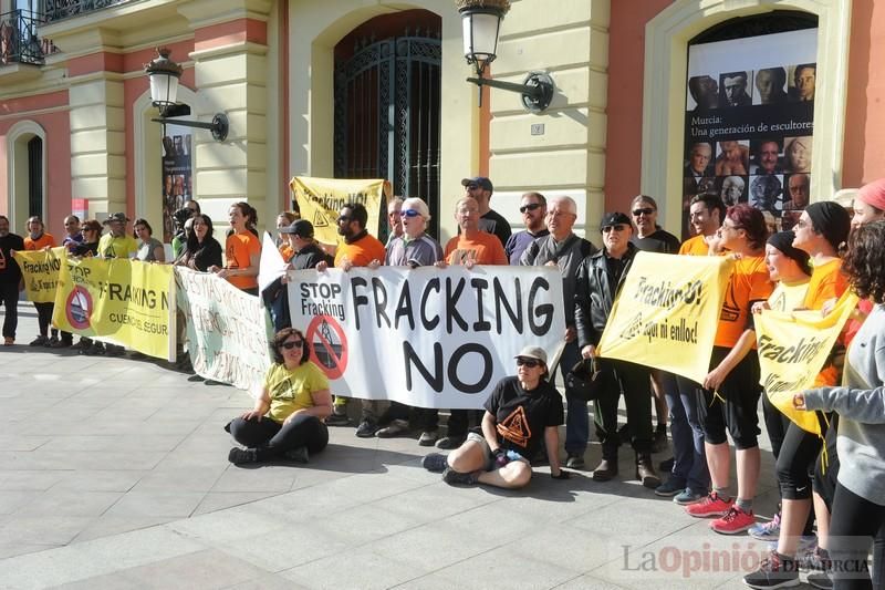 Protesta en bicicleta contra el fracking