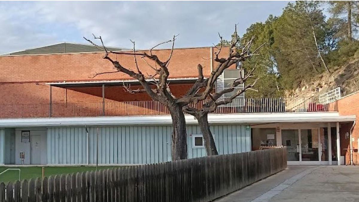 Pavelló de Santa Maria d'Oló, on s'afegirà el nou gimnàs en un dels laterals