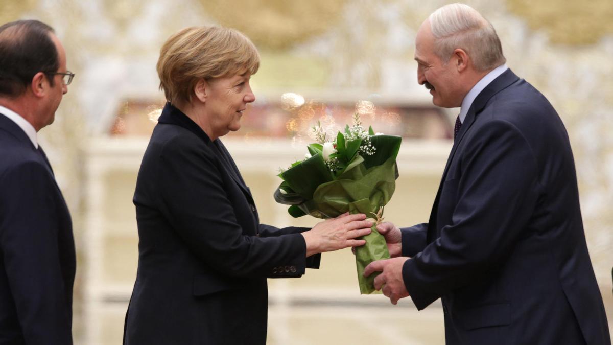 Angela Merkel y Alexandr Lukashenko.