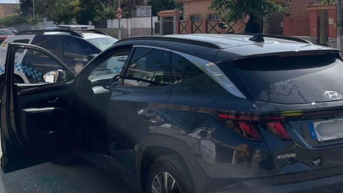 Vehículo del sospechoso, una vez interceptado por la Policía Local de San Javier.