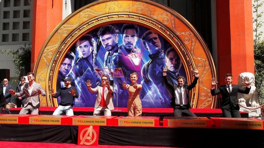 Los &#039;Vengadores: Endgame&#039; dejan sus huellas en el Paseo de la Fama de Hollywood