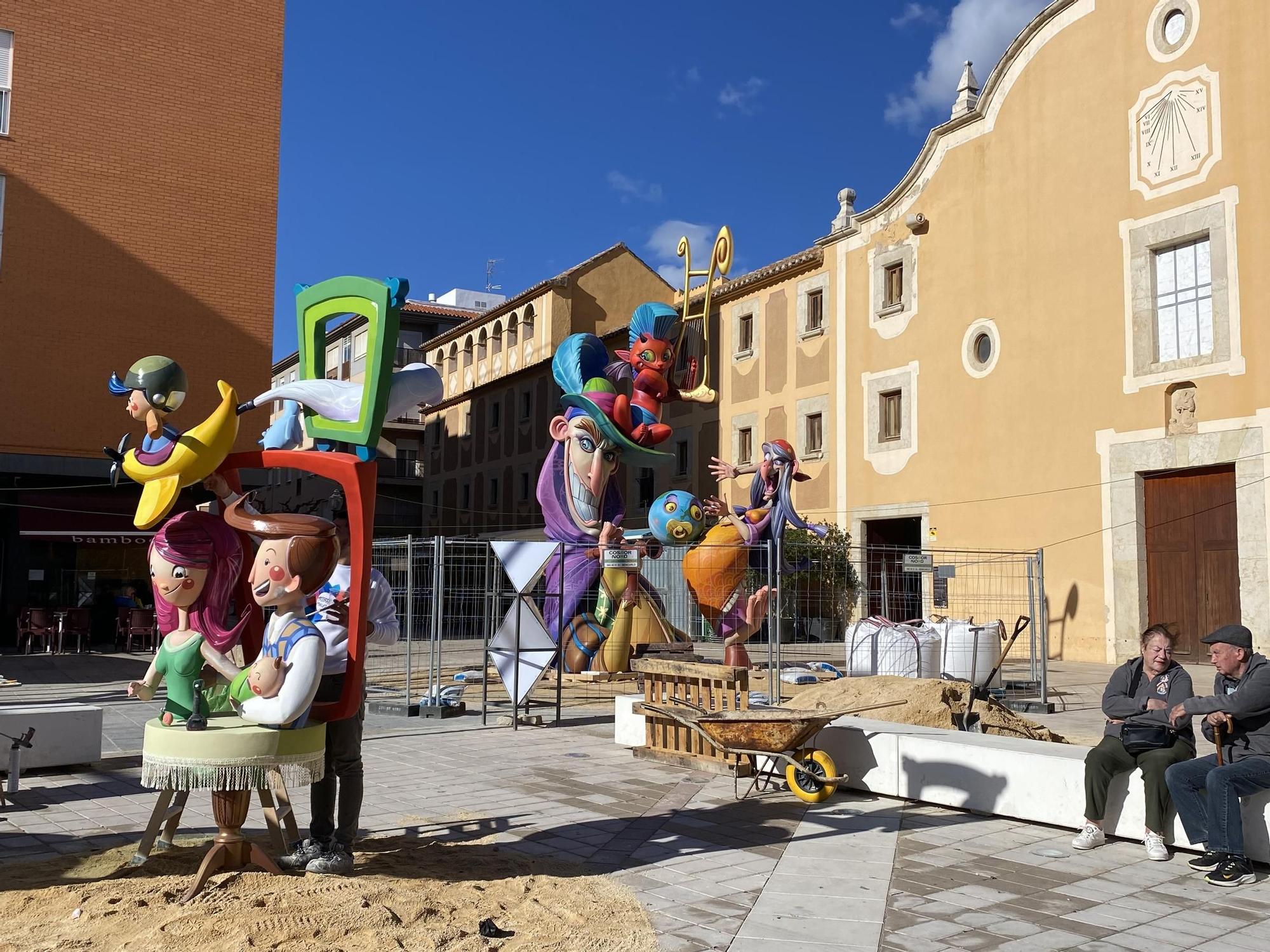 Fotos de la 'plantà' de las fallas de Benicarló