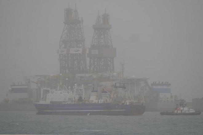 El fuerte viento golpea a una Canarias con calima