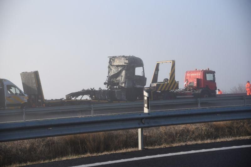 Accidente entre dos camiones en la A-2