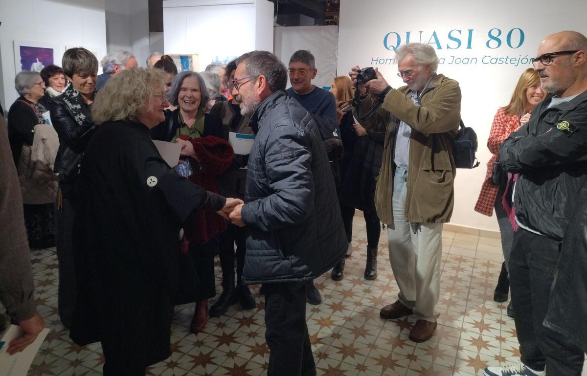 El artista, al llegar a la fiesta sorpresa que tuvo lugar en la sala Turia de Els Magazinos