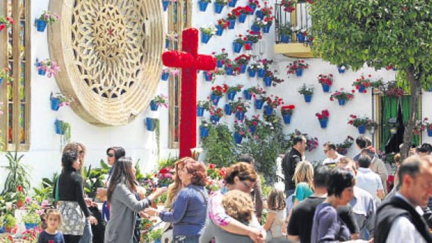 Unos 345 policías nacionales y locales cubrirán la seguridad de las Cruces de Mayo
