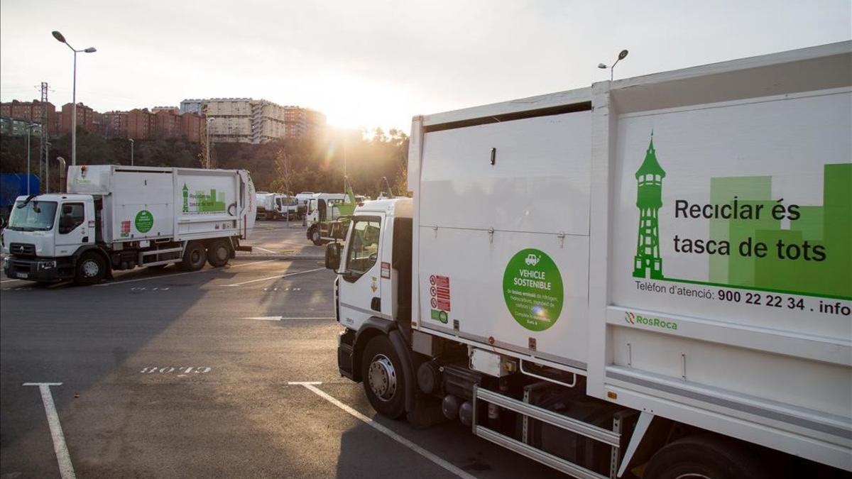 Vehículo de Smatsa, la empresa concesionaria del servicio de recogida de basura en Sabadell.