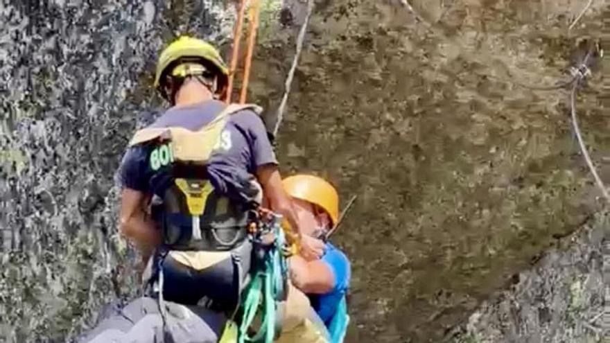 Equipo de rescate. Bomberos de Plasencia actuando sobre el terreno.