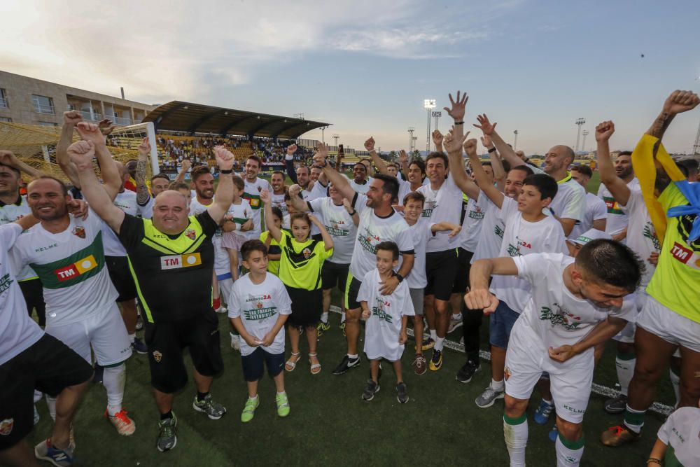 Ascenso Elche CF: imágenes del partido ante el Villarreal B y fiesta sobre el césped