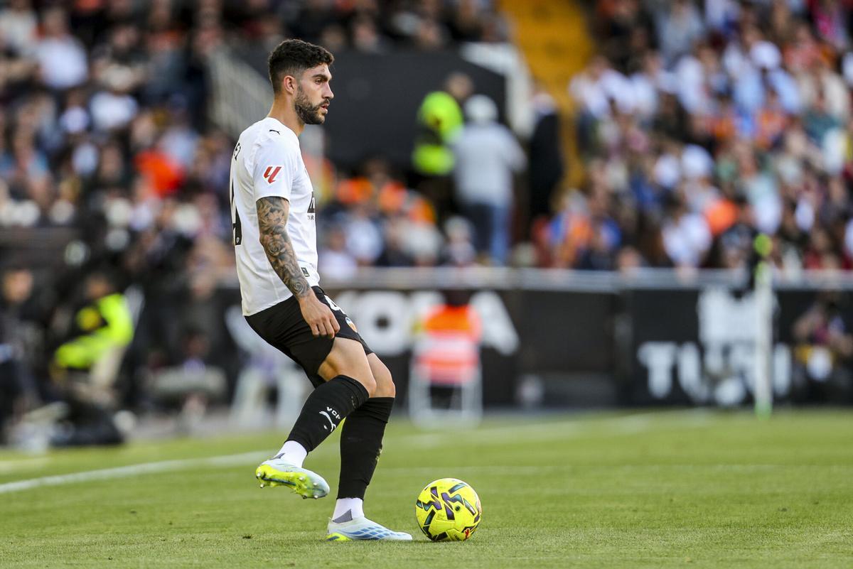 Partido de fútbol entre el Valencia y el Real Club Celta de Vigo disputado en el estadio de Mestalla. Unai Núñez of Valencia CF in action during the Spanish league, LaLiga EA Sports, football match played between Valencia CF and RC Celta de Vigo at Mestalla stadium on April 5, 2026, in Valencia, Spain. AFP7 05/04/2026 ONLY FOR USE IN SPAIN. FUTBOL. LIGA. PRIMERA DIVISION