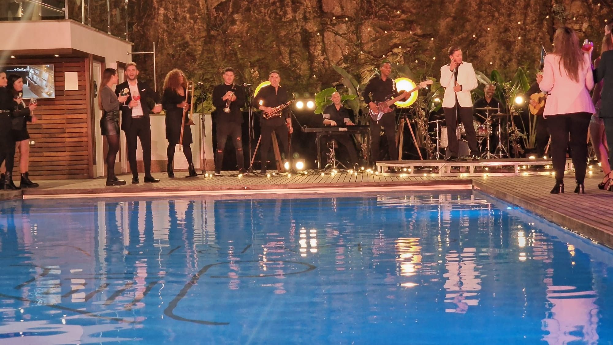 Un momento del rodaje del videoclip "Junto a ti", el último trabajo de Roi Casal, dirigido por Virvi Fraga y protagonizado por la actriz Bea Serén.