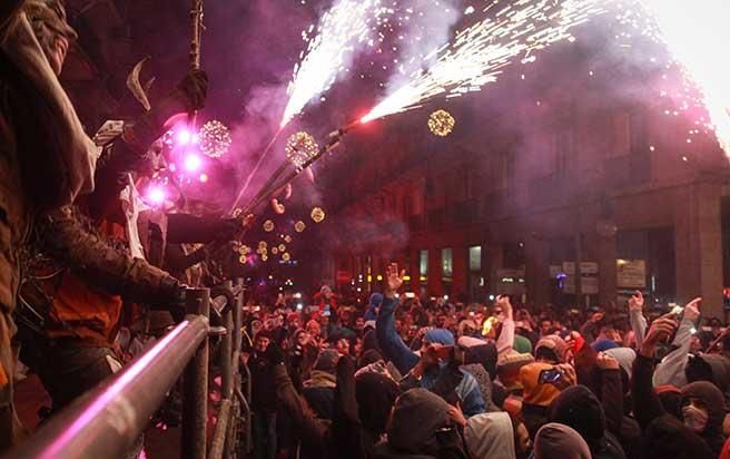 Correfoc in Palma: Wenn 300 Teufel die Funken sprühen lassen