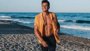 Víctor Enguídanos, en una de sus múltiples fotos de revista