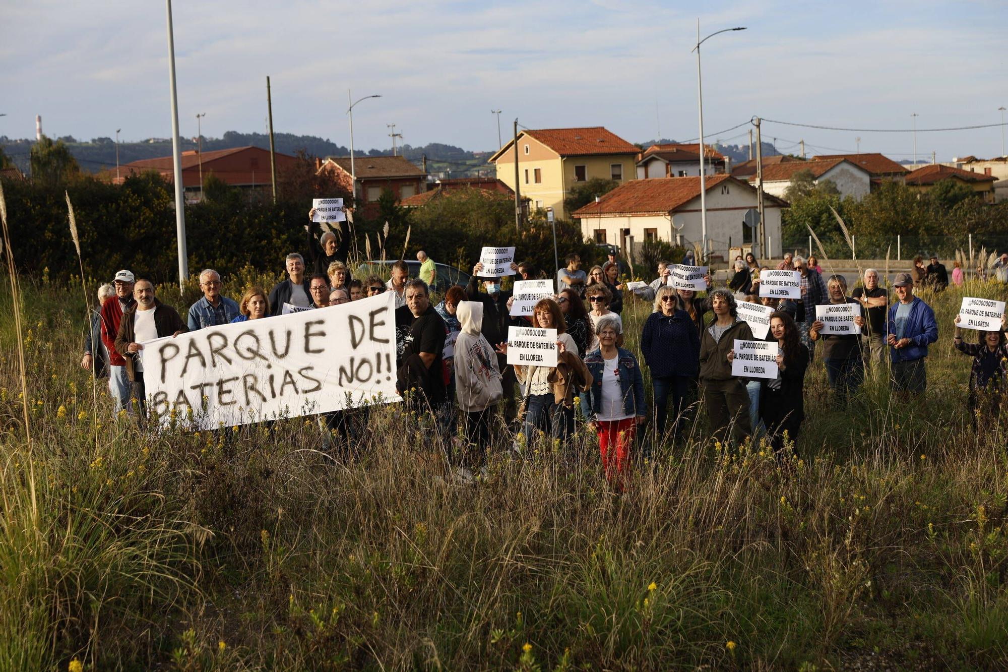 Los vecinos de Tremañes, en pie de guerra contra los parques de baterías (en imágenes)