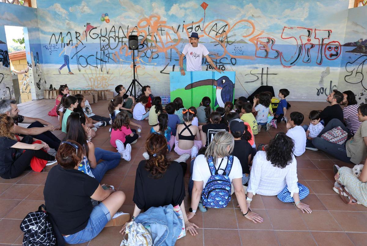 Recaudación organizada por la Asociación Veciñal Cultural e Deportiva de Saiáns a favor de Bicos de Papel.