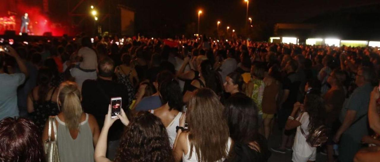 Una imagen de la barraca municipal, en las Fiestas de Agosto de 2018 en Elche. | ANTONIO AMORÓS