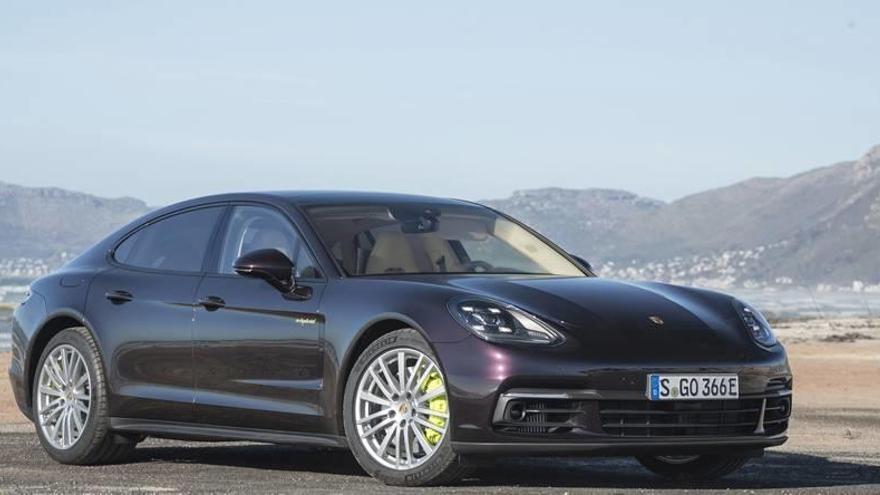 Porsche Panamera 4 E-Hybrid, voltios y caballos