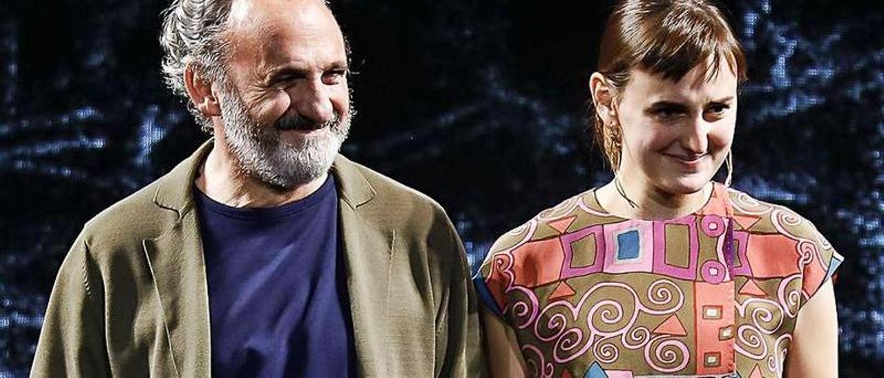 Marcos Luengo y su hija Carmen, en la pasarela de Madrid.