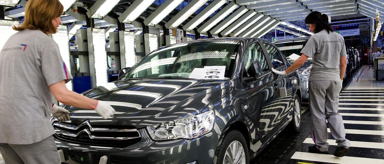 Un Citroën C-Elysée en la planta de Stellantis Vigo.
