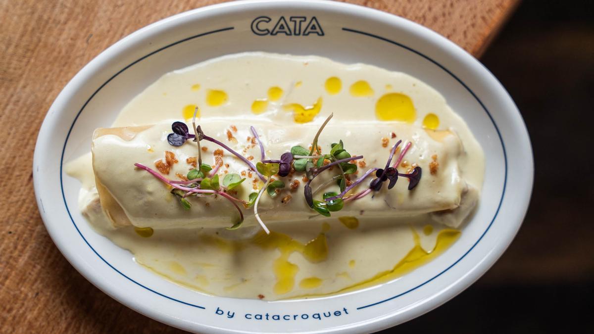 La crepe de cocochas de bacalao al pilpil de Catacroquet.