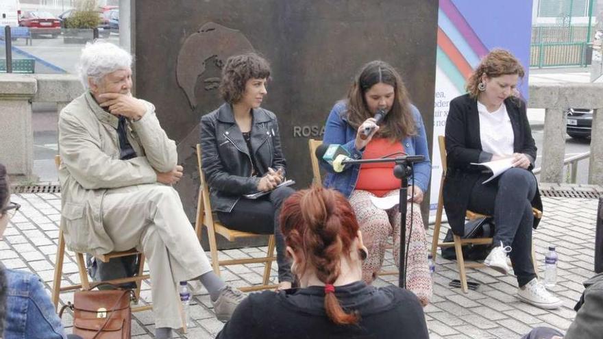 Xosé Manuel Beiras, Alexandra Fernández, Sandra Pesqueira y Sofía Abal, ayer, en Marín. // S. Álvarez