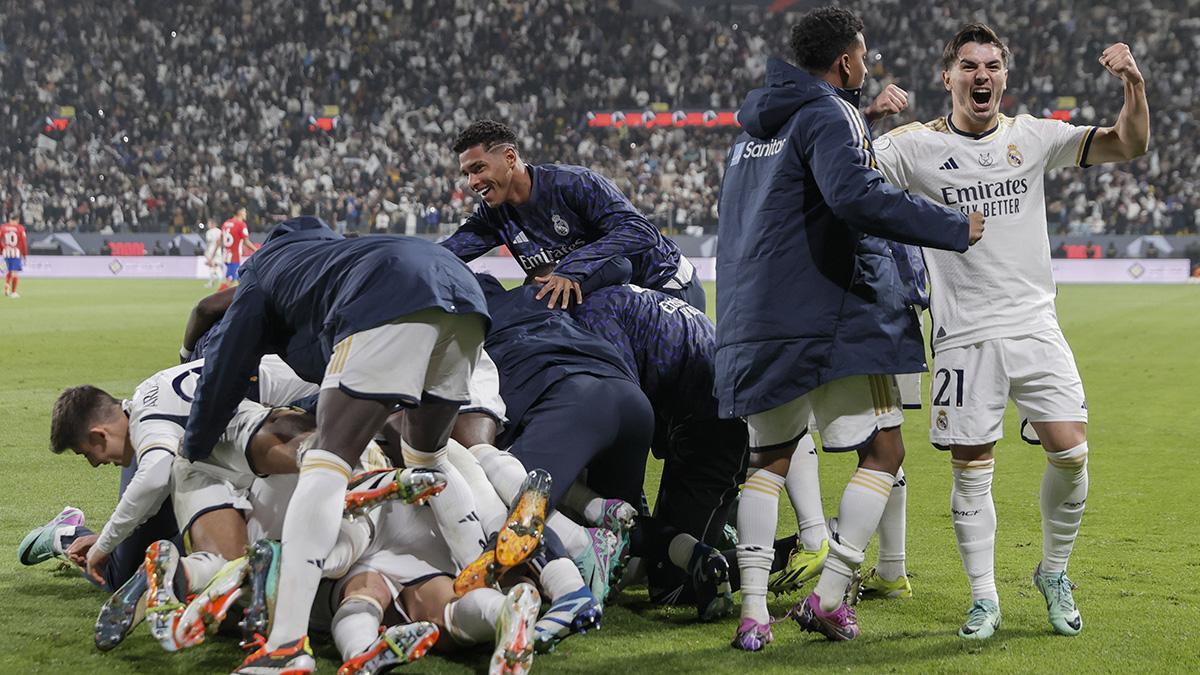 El Madrid celebra el 4-3 de Joselu
