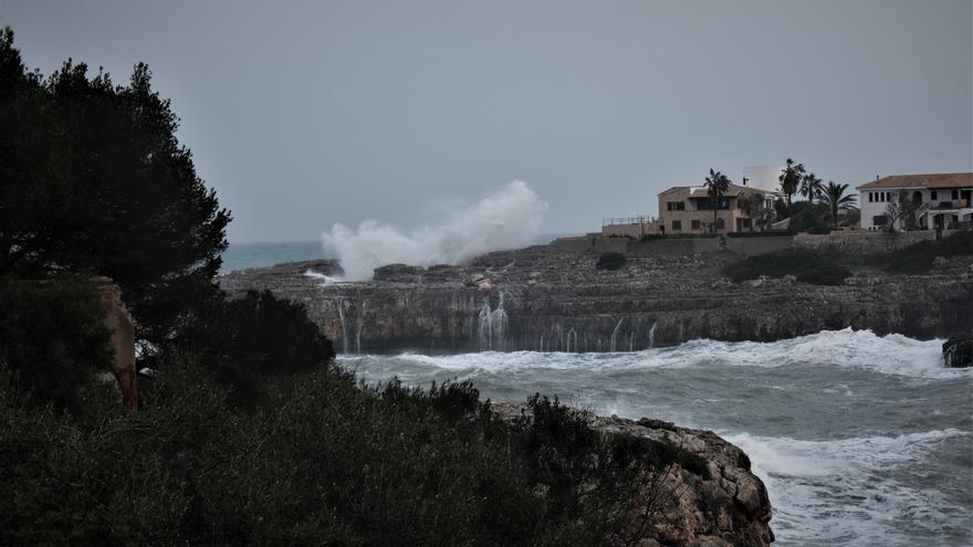 Mallorca bereitet sich auf Sturmtief mit bis zu 14 Meter hohen Wellen vor