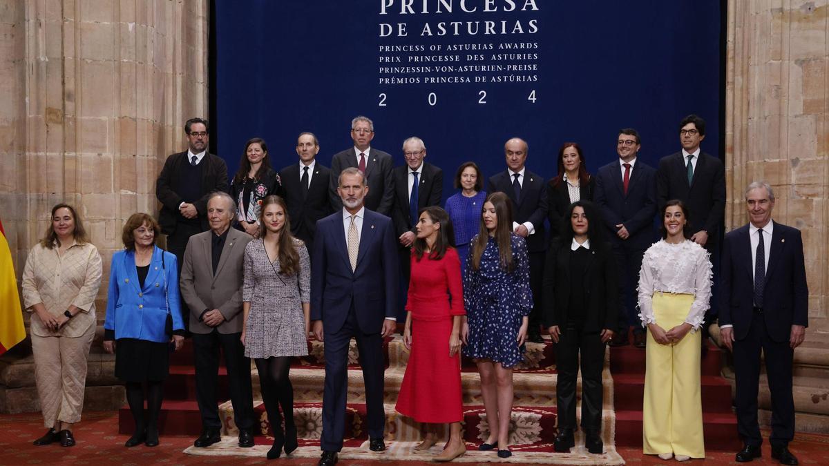 VÍDEO: La Familia Real recibe en audiencia a los galardonados con el "Princesa de Asturias" en el hotel de la Recoquista