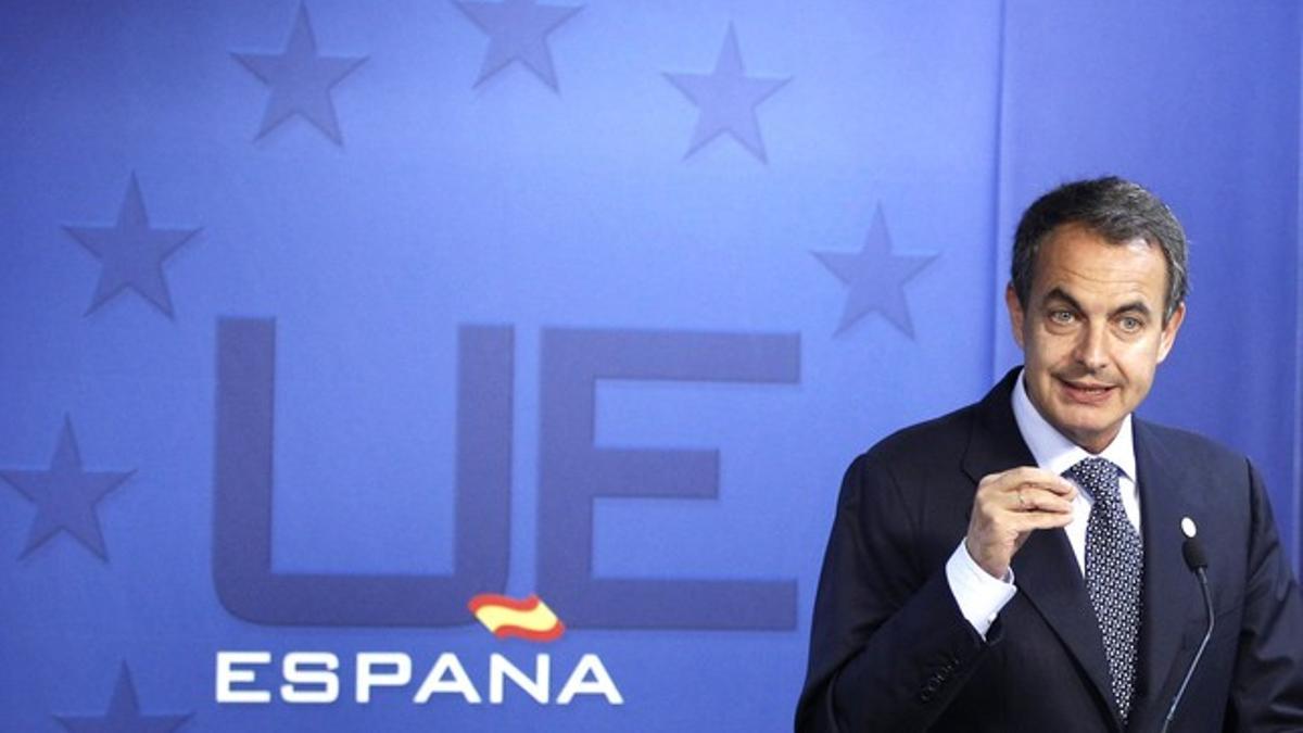Zapatero, durante la cumbre de Bruselas.