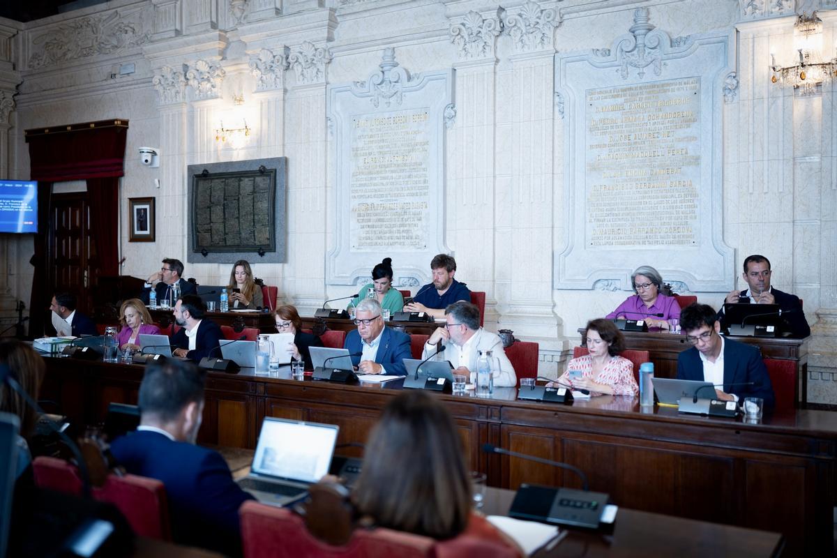 El pleno extraordinario del Ayuntamiento de Málaga para abordar las presuntas irregularidades en la Sociedad Municipal de Aparcamientos (Smassa)