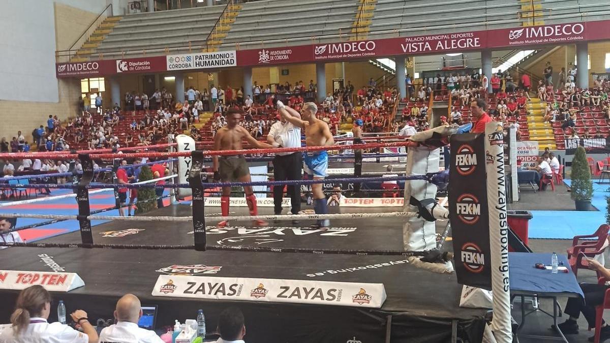 Izard se proclama ganador en uno de los combates.