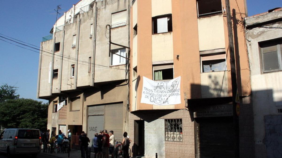 Los edificios ocupados en la Avinguda de la Generalitat de Santa Coloma de Gramenet.