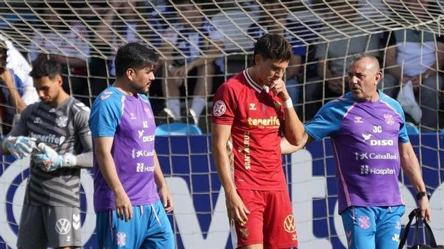 Agüero se retira lesionado y con preocupación en la primera parte del duelo ante la Ponferradina.