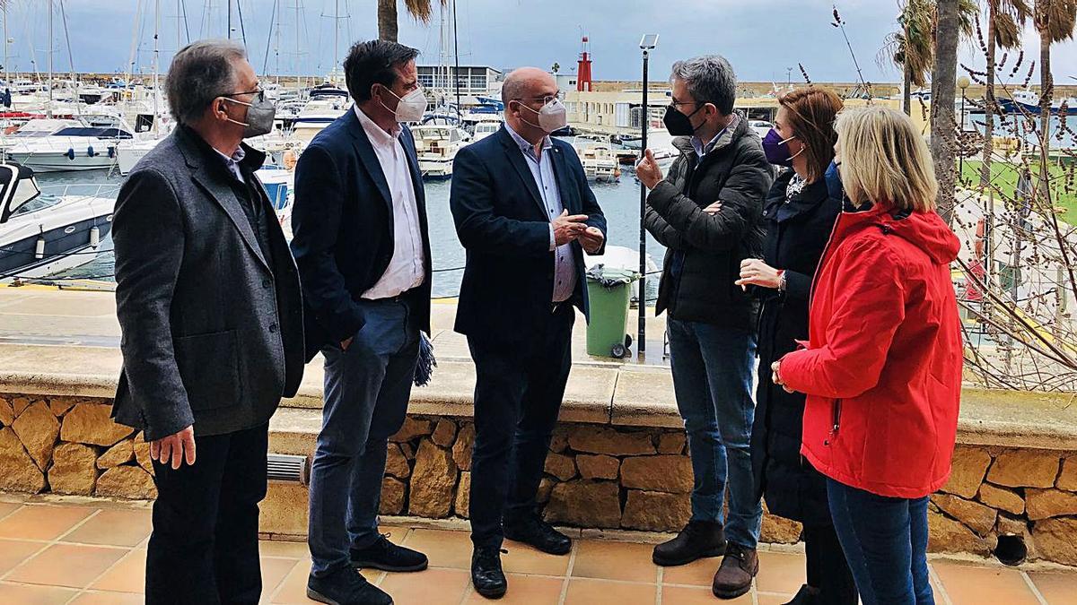 Un momento de la visita del conseller España a La Vila, ayer. | INFORMACIÓN