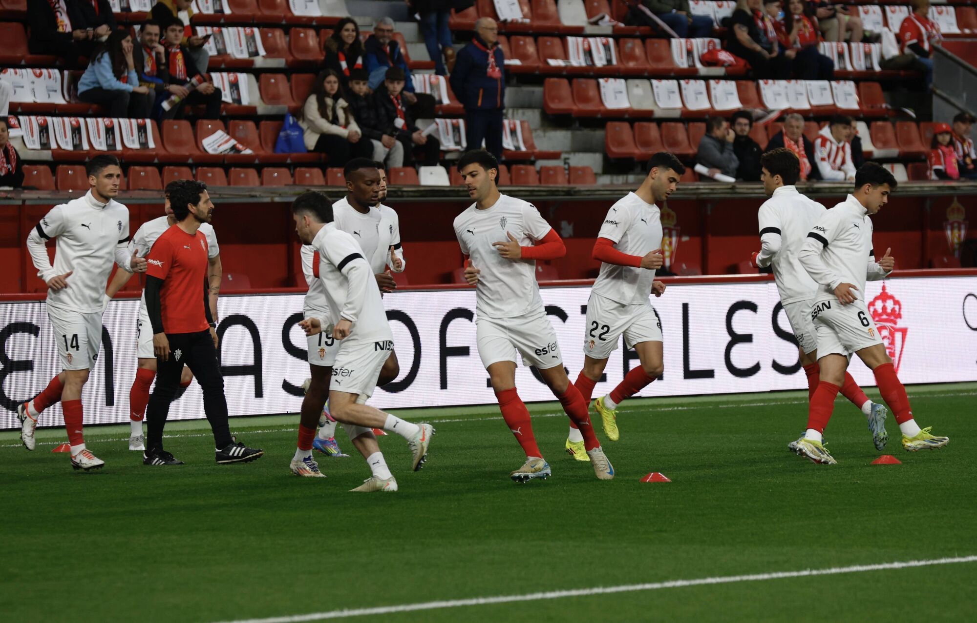 EN IMÁGENES: El Sporting - Tenerife disputado en El Molinón