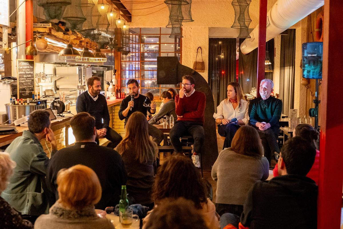 Momento de la tertulia sobre gastronomía y el barrio del Cabanyal