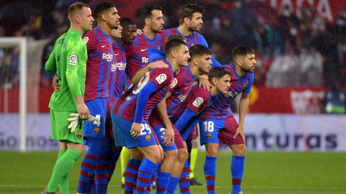 Los jugadores del Barça, antes del partido contra el Sevilla
