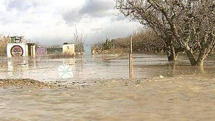 La punta de la crecida llegará a Zaragoza el martes con 1.800 m3/s de caudal