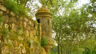 El oasis de carne a la brasa oculto en Oleiros: así es la terraza del mejor parrillero de Galicia