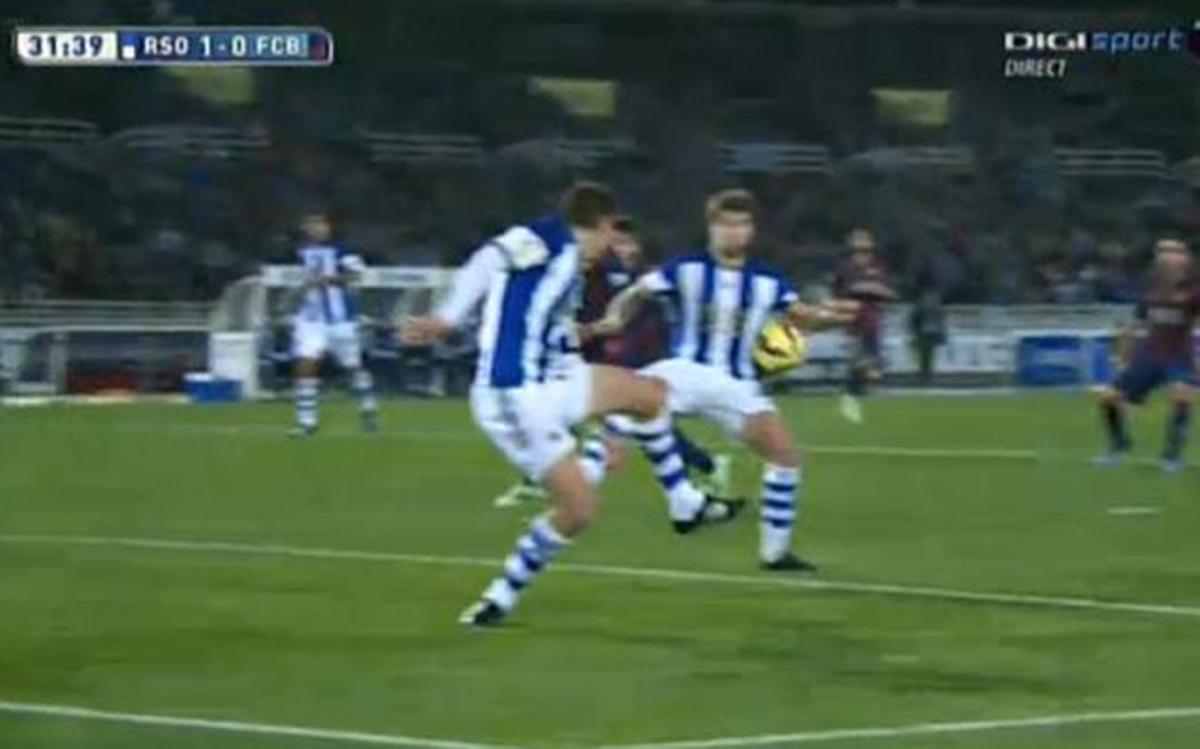 Íñigo la tocó con el brazo