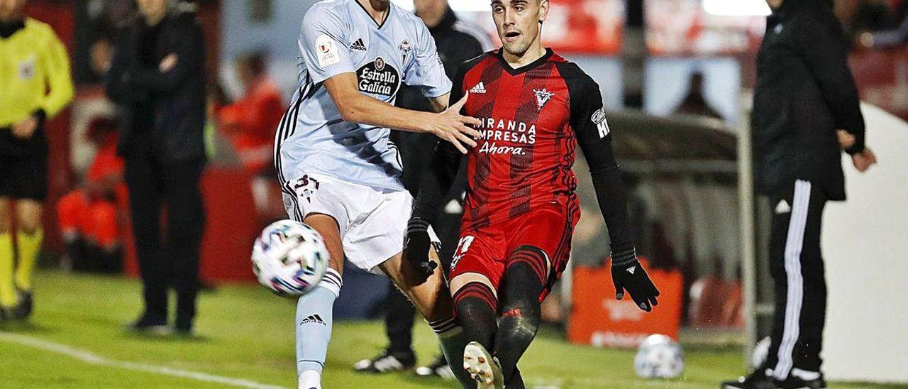 Fontán, en su debut con el primer equipo, en la eliminatoria copera con el Mirandés.