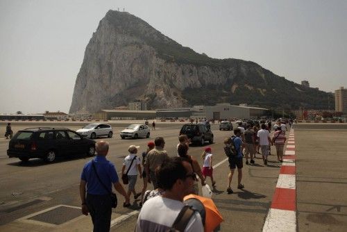 Colas para entrar y salir de Gibraltar el fin de semana