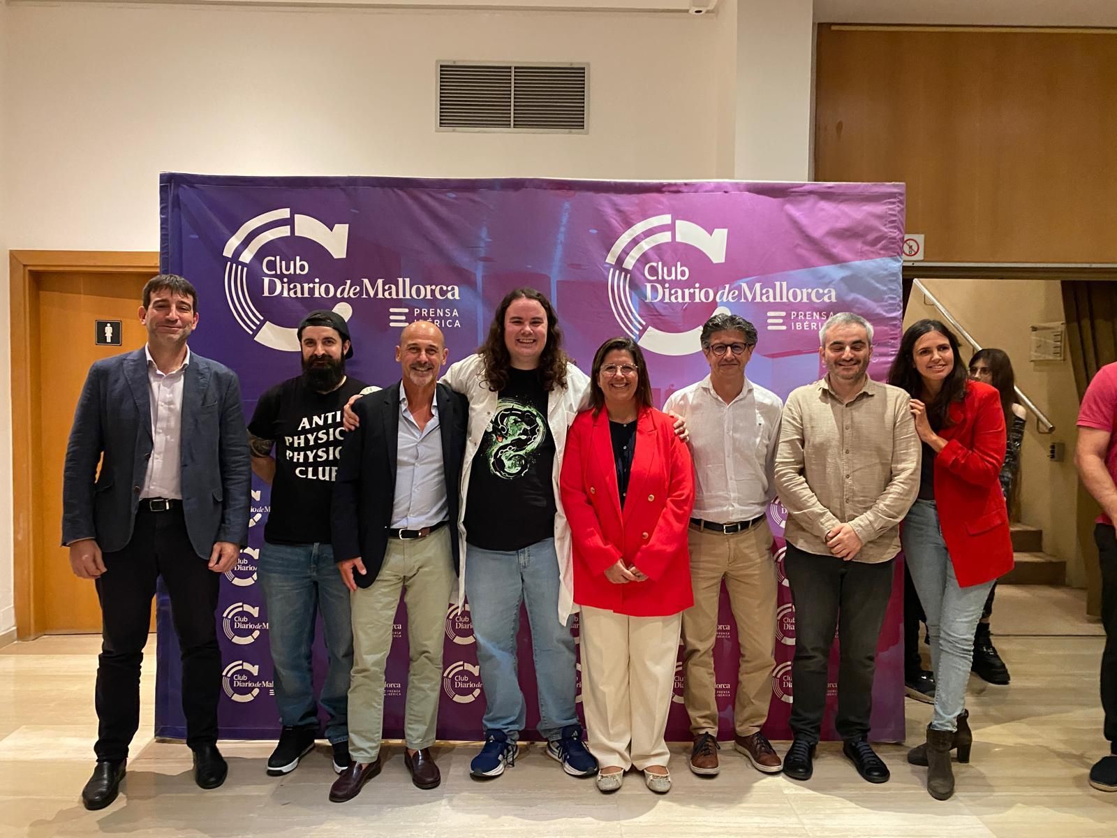FOTOS | El Físico Barbudo entrevistó al divulgador tras el canal Ponte Bata en un encuentro en Diario de Mallorca