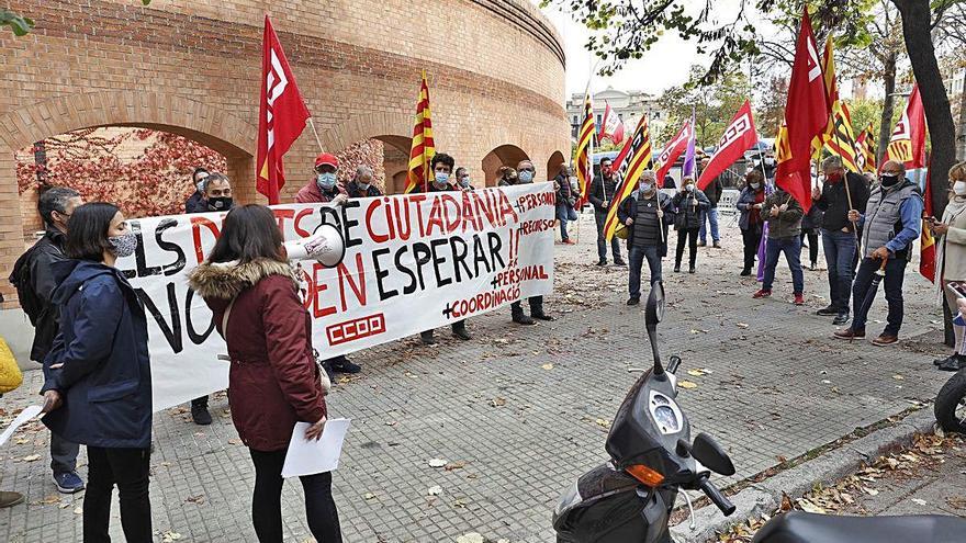 La protesta de Comissions Obreres, ahir, davant de la Subdelegació.